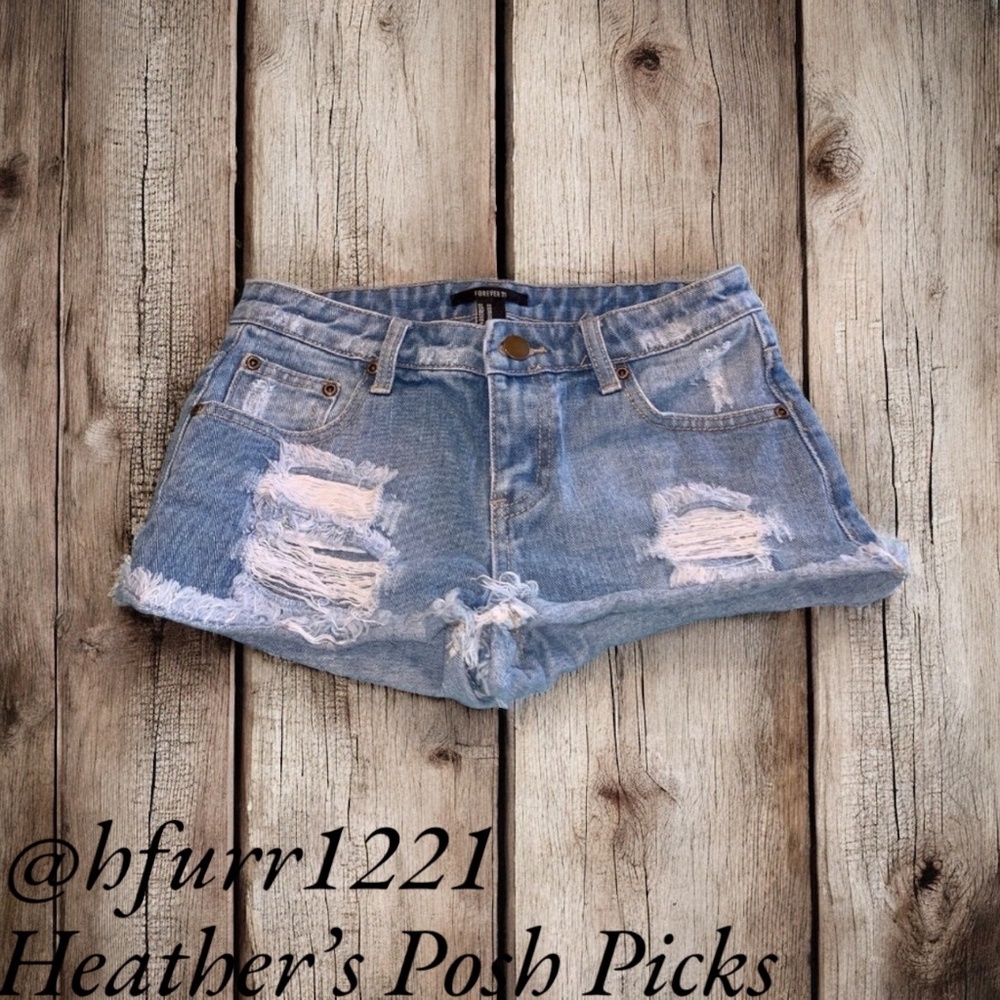 FOREVER 21 JEAN SHORTS SIZE 24